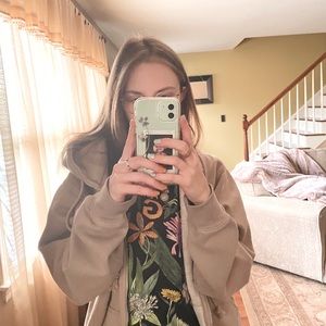 Meet your Posher, Alexis